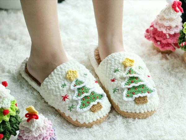 : Christmas Tree Slippers , Christmas Slippers , Christmas Tree Amigurumi  Crochet Pattern PDF