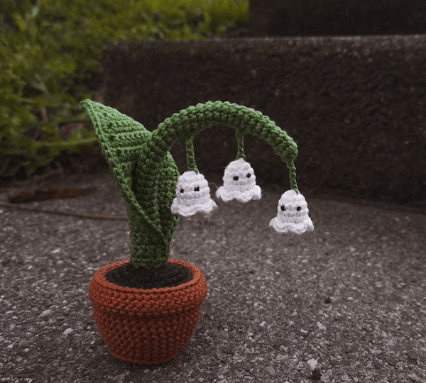 : Lily Of The Valley , Halloween Wee Ghost Flower Decoration Pdf Pattern Crochet Pattern PDF